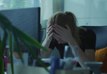 10 signs of emotionally breakdown