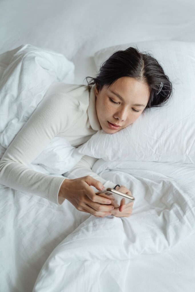 How to stop checking your phone in the morning